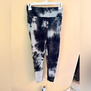 Leggings body contouring size small! Gym, workout and every day wear!